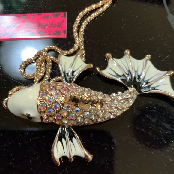 Betsey Johnson Fish Rhinestones Articulating Fin Necklace White #N522 - Picture 1 of 5
